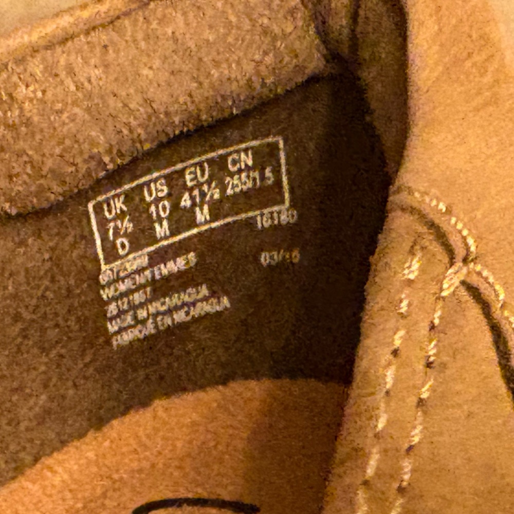 Clarks Tan and Black Flats - Picture 11 of 11